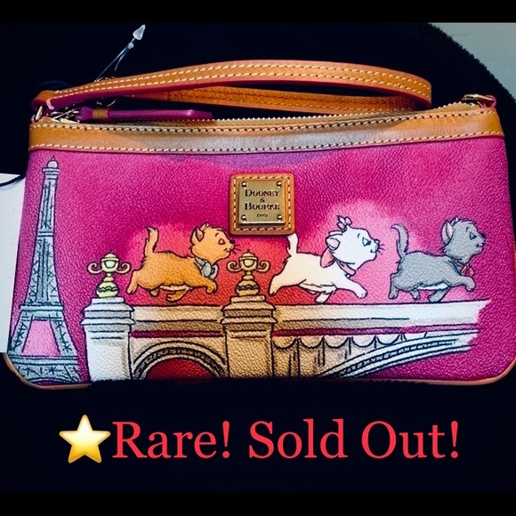 Dooney & Bourke Handbags - ⭐️RARE!!⭐️😻Dooney "The Aristocrats" Wristlet